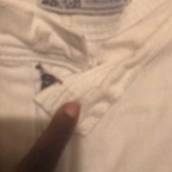 White jeans missing button..easy fix.. no rips or tears..GUC - Picture 3 of 3